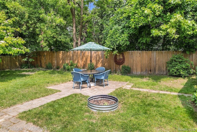 300 Cornell St, Howell, MI 48843 - view of yard featuring a patio
