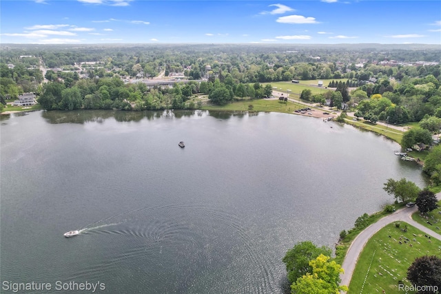 300 Cornell St, Howell, MI 48843 - aerial view of a large body of water