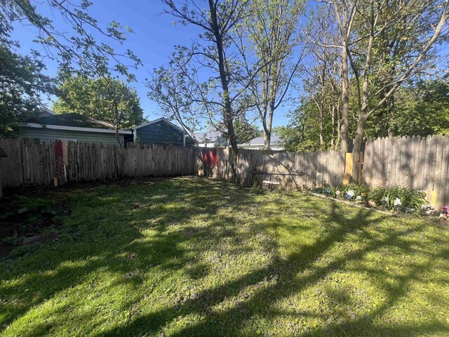 1015 Alvord Ave, Flint, MI 48507 - view of yard