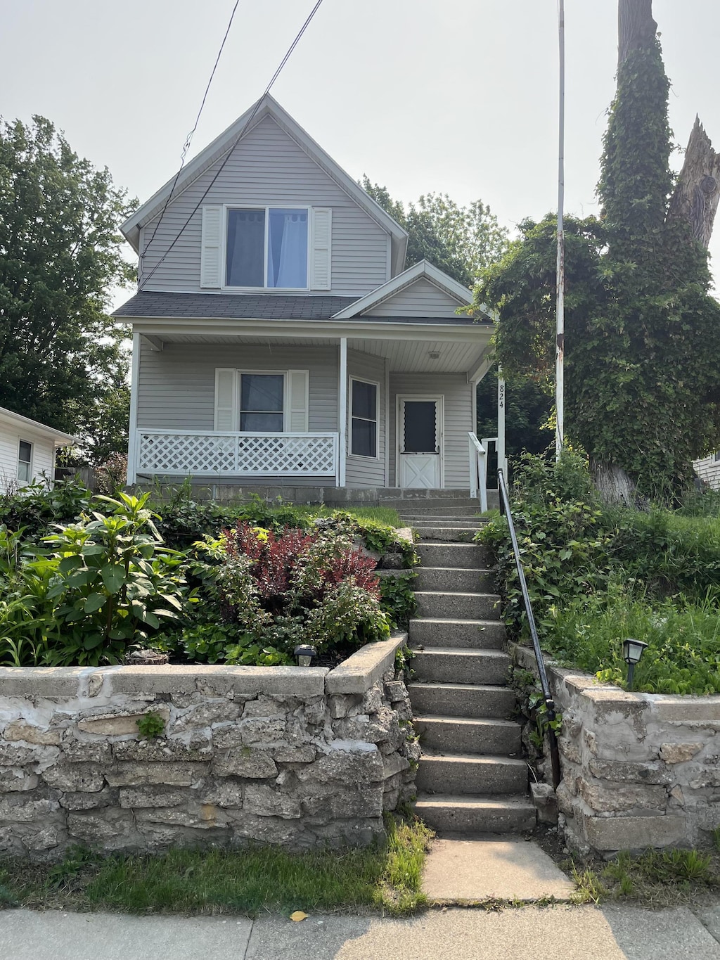 824 Emerald Ave NE, Grand Rapids, MI 49503 - photo 1