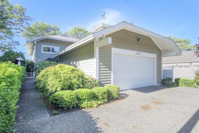 2585 Memorial Dr, Muskegon, MI 49445 - view of side of property with driveway