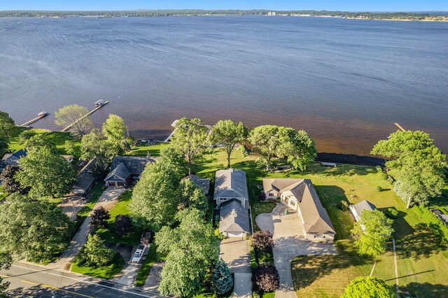 2585 Memorial Dr, Muskegon, MI 49445 - aerial view of property and surrounding area featuring a nearby body of water and nearby suburban area