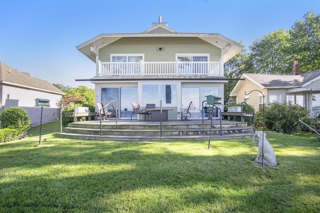 2585 Memorial Dr, Muskegon, MI 49445 - rear view of property featuring a balcony and a lawn