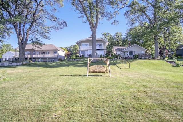 2585 Memorial Dr, Muskegon, MI 49445 - view of grassy yard