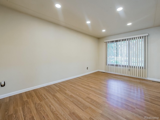 3849 Barg Dr, Warren, MI 48310 - empty room featuring light wood-style floors, baseboards, and recessed lighting