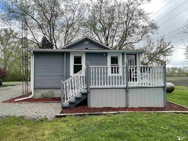 6301 E Albain Rd, Monroe, MI 48161 - back of house with a wooden deck and a yard