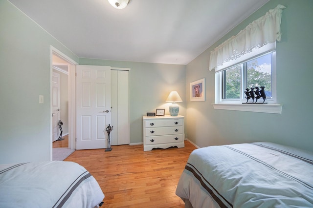 489 Old Creek Ct, Saline, MI 48176 - bedroom with light wood finished floors and baseboards