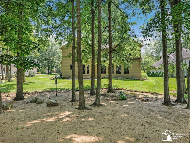 9241 Legacy Ct, Temperance, MI 48182 - view of grassy yard