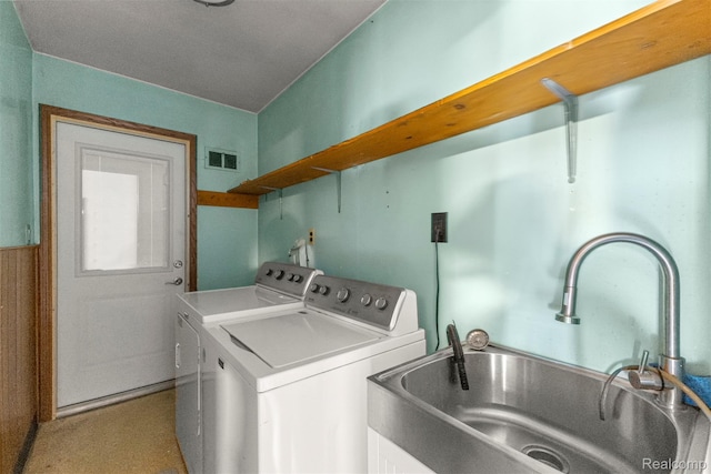 18607 Colonial Ct, Allen Park, MI 48101 - laundry room featuring separate washer and dryer