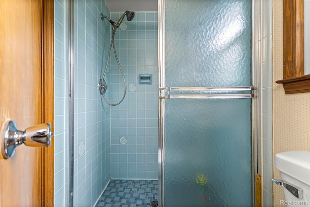 18607 Colonial Ct, Allen Park, MI 48101 - full bathroom with a stall shower and toilet