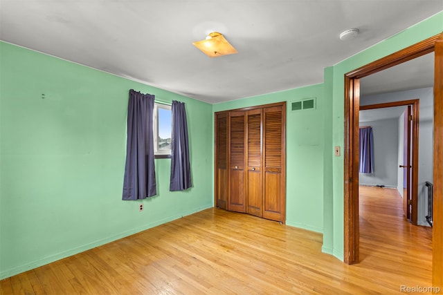 18607 Colonial Ct, Allen Park, MI 48101 - unfurnished bedroom featuring light wood-style flooring, a closet, and baseboards