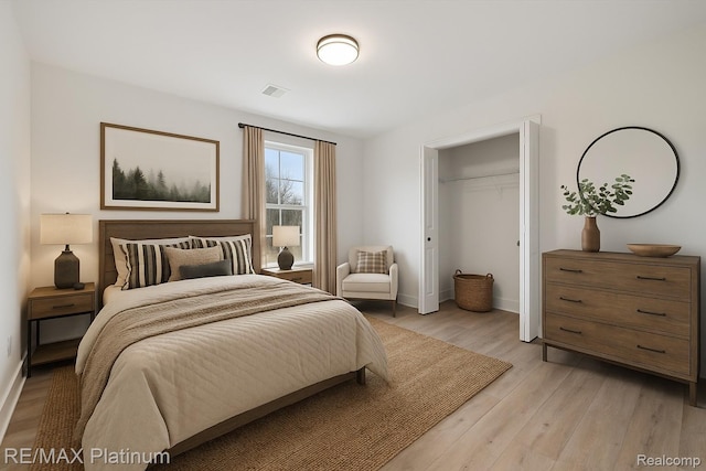 1685 Pinecroft Ln, Howell, MI 48855 - bedroom with light wood-style flooring, baseboards, and a closet