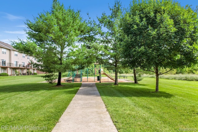 1685 Pinecroft Ln, Howell, MI 48855 - view of home's community featuring a lawn