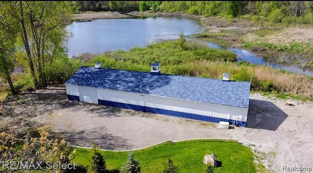 1080 Butcher Rd, Fenton, MI 48430 - view from above of property featuring a large body of water