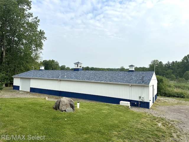 1080 Butcher Rd, Fenton, MI 48430 - view of home's exterior featuring a yard and a shingled roof