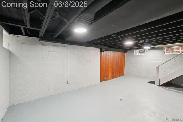 17321 Snowden St, Detroit, MI 48235 - below grade area featuring stairs