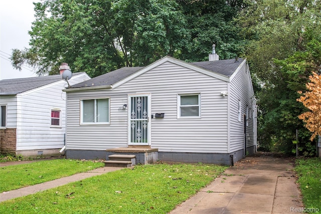 16131 Lenore, Detroit, MI 48219 - view of front of property featuring a front lawn and roof with shingles