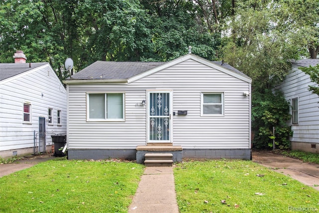 16131 Lenore, Detroit, MI 48219 - bungalow with a front yard and a shingled roof