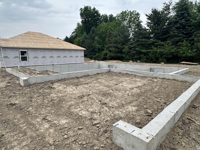 2023 Green Acres Dr, Adrian, MI 49221 - view of yard
