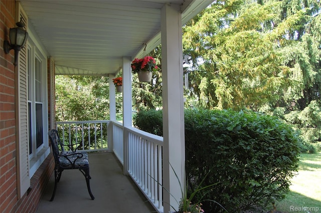6560 Perham Dr, West Bloomfield, MI 48322 - view of porch