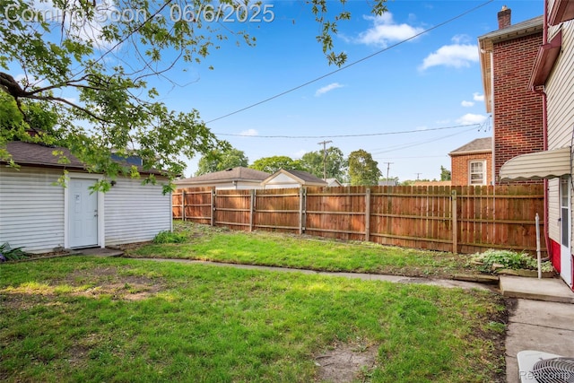 1512 Marion Ave, Lincoln Park, MI 48146 - view of yard featuring an outbuilding