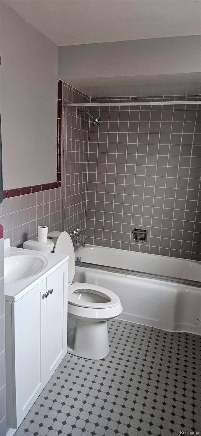 18966 Mendota St, Detroit, MI 48221 - full bath with vanity, tile walls, washtub / shower combination, and tile patterned floors