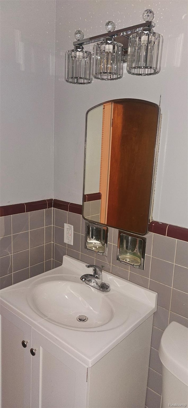 18966 Mendota St, Detroit, MI 48221 - bathroom with tile walls and vanity