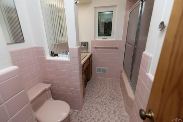 4680 Pinehaven Dr, Saginaw, MI 48638 - full bathroom featuring tile walls, a wainscoted wall, toilet, vanity, and tile patterned floors