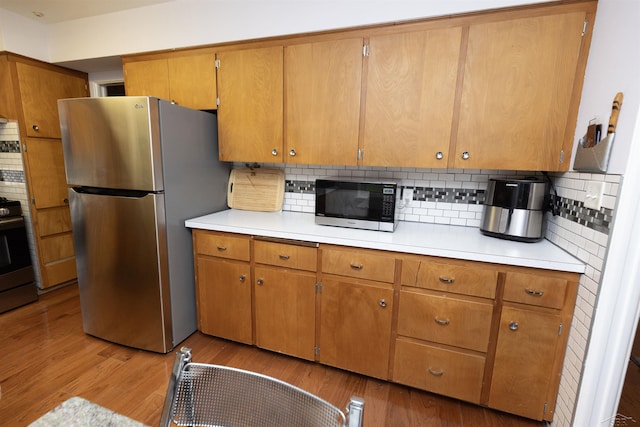 4680 Pinehaven Dr, Saginaw, MI 48638 - kitchen with appliances with stainless steel finishes, light countertops, and tasteful backsplash