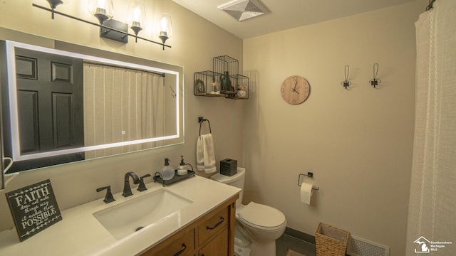 27028 Winchester St, Trenton, MI 48183 - full bathroom featuring vanity, toilet, and curtained shower