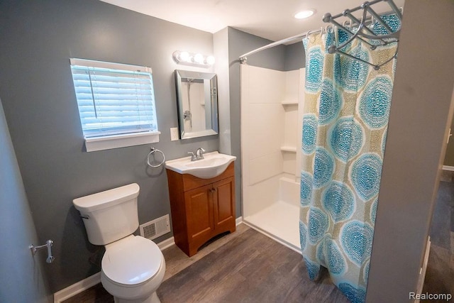 15065 Westlake St, Taylor, MI 48180 - full bathroom featuring a shower with curtain, wood finished floors, and vanity
