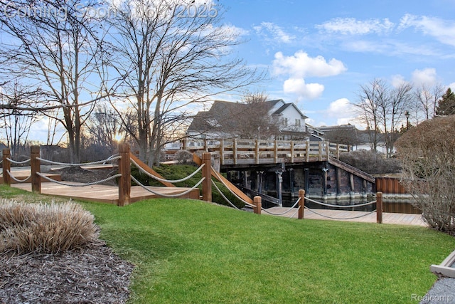 1079 Forest Bay Dr, Waterford, MI 48328 - view of grassy yard