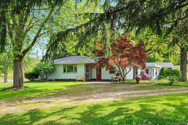 2877 Bessemer Rd, Coloma, MI 49038 - single story home featuring a front yard
