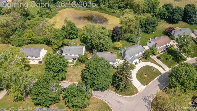 5590 Bayswater Rd, West Bloomfield, MI 48322 - aerial view of property and surrounding area with nearby suburban area