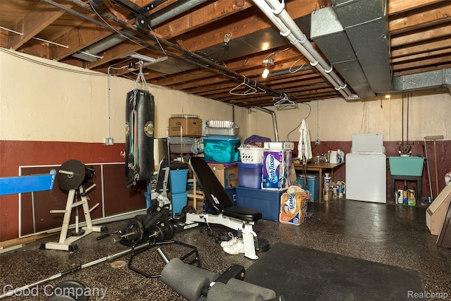 32712 Columbus Dr, Warren, MI 48088 - exercise area featuring washer / clothes dryer and a sink