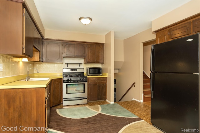 32712 Columbus Dr, Warren, MI 48088 - kitchen featuring stainless steel appliances, a sink, tasteful backsplash, and light countertops