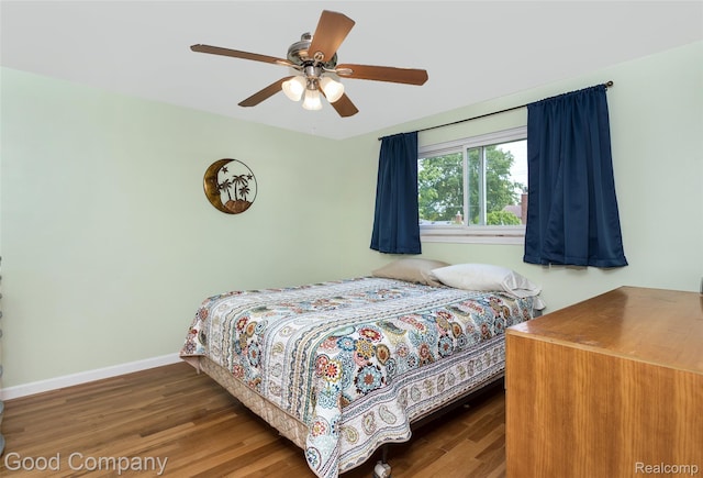 32712 Columbus Dr, Warren, MI 48088 - bedroom featuring wood finished floors, baseboards, and ceiling fan