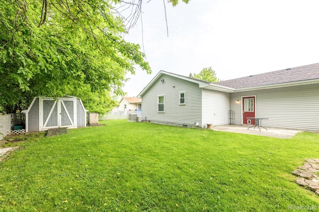 1908 Grant Pl, Port Huron, MI 48060 - view of yard with a patio