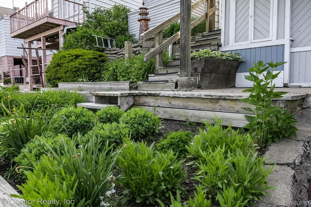 105 Gratiot Blvd, Marysville, MI 48040 - view of property's community featuring stairs