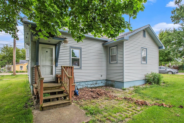 202 Maple St, Three Oaks, MI 49128 - view of front of house with a front yard
