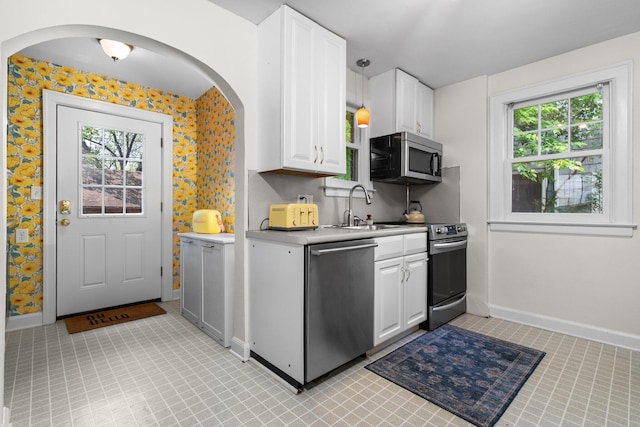 1512 Shadford Rd, Ann Arbor, MI 48104 - kitchen featuring stainless steel appliances, a sink, baseboards, and white cabinetry