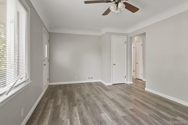 1621 Greenbrook Ln, Flint, MI 48507 - unfurnished room with a ceiling fan and wood finished floors