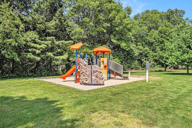 18372 N Ridge Ct Unit 12, Spring Lake, MI 49456 - community playground with a yard