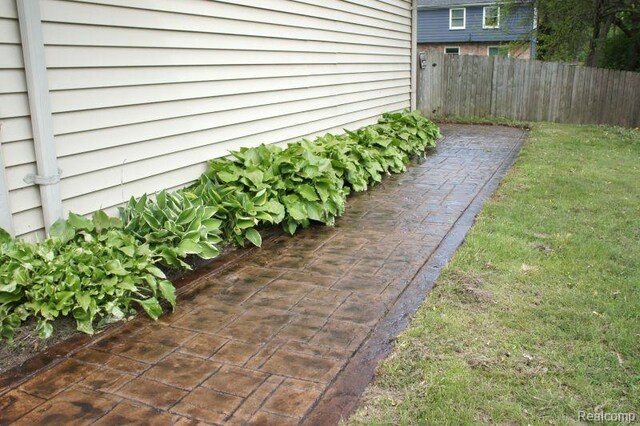 1616 Mark Hopkins Rd, Bloomfield Hills, MI 48302 - view of yard