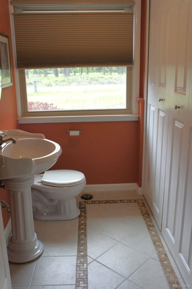 1616 Mark Hopkins Rd, Bloomfield Hills, MI 48302 - bathroom with tile patterned floors, baseboards, and toilet