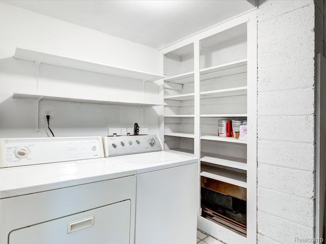 641 Michigan Ave, Marysville, MI 48040 - laundry area featuring washer and clothes dryer
