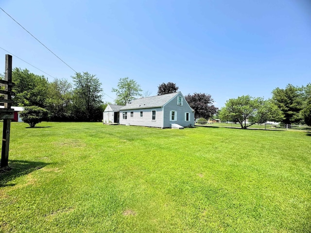 10073 Mcafee Dr, Montrose, MI 48457 - view of grassy yard