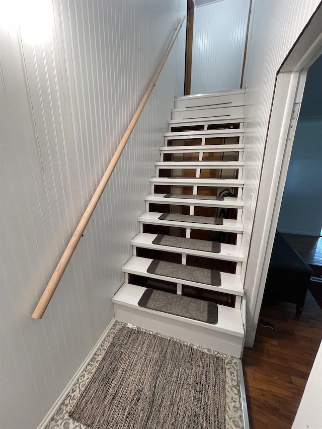 10073 Mcafee Dr, Montrose, MI 48457 - stairway with wood finished floors