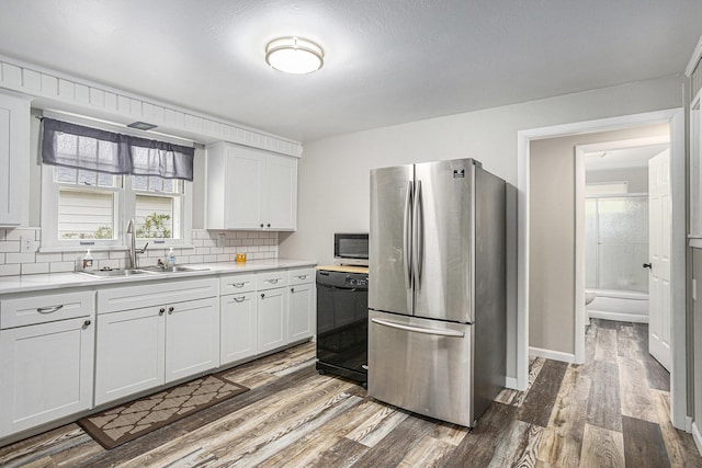 1012 E Hatch St, Sturgis, MI 49091 - kitchen with stainless steel appliances, a sink, wood finished floors, tasteful backsplash, and light countertops