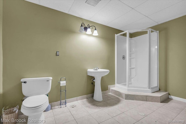 985 James K Blvd, Pontiac, MI 48341 - bathroom with a stall shower, tile patterned flooring, baseboards, toilet, and a drop ceiling